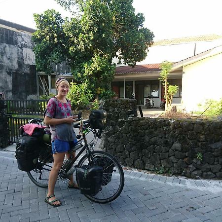 Apartamento Srikaloka 12 Kostel - For Female And Couple Yogyakarta Exterior foto