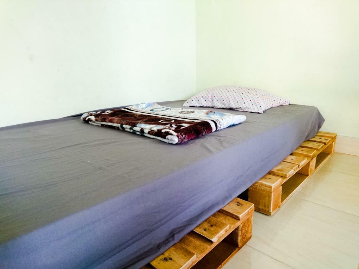 Apartamento Srikaloka 12 Kostel - For Female And Couple Yogyakarta Exterior foto