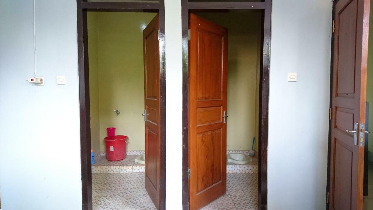 Apartamento Srikaloka 12 Kostel - For Female And Couple Yogyakarta Exterior foto