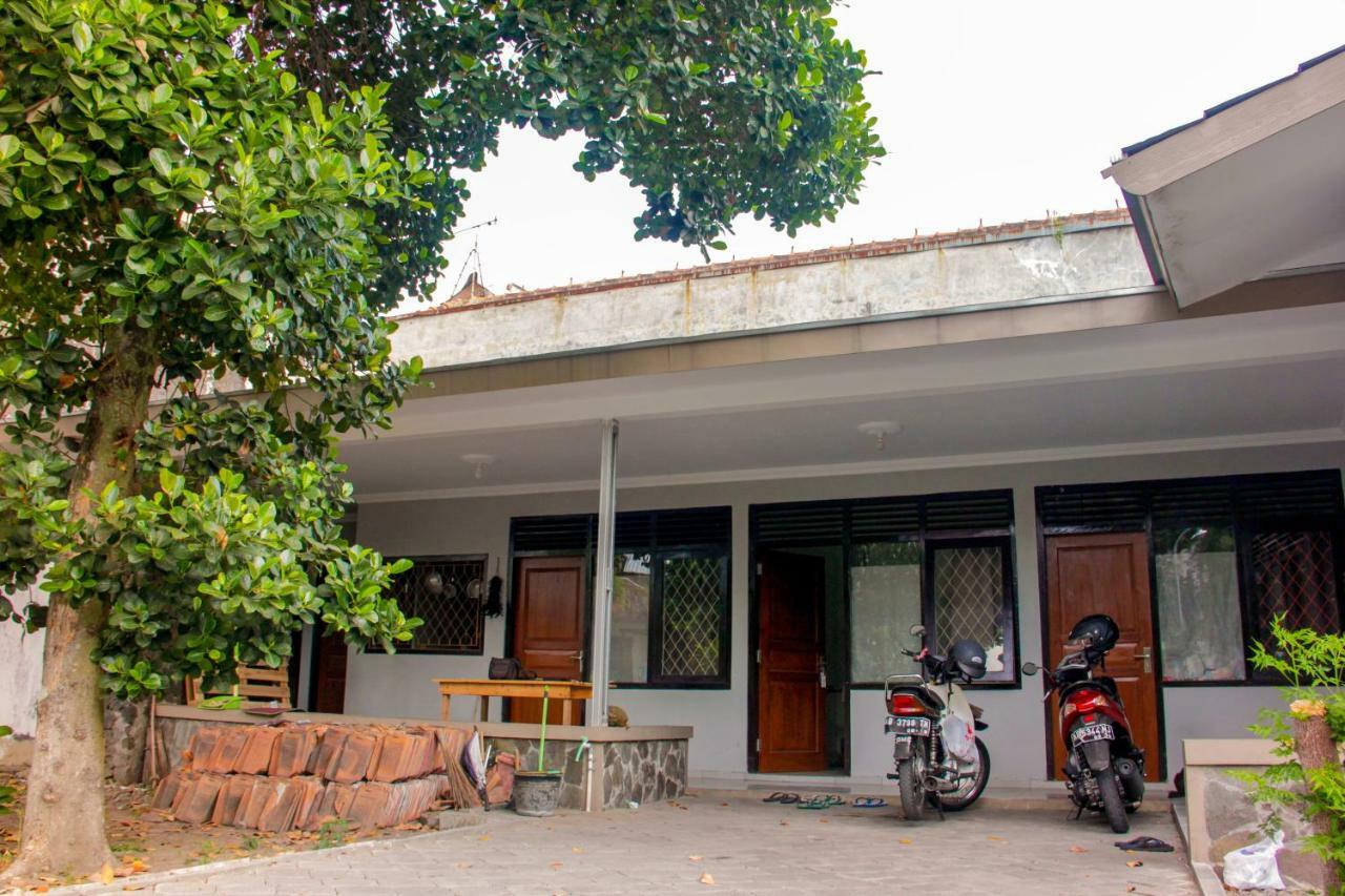 Apartamento Srikaloka 12 Kostel - For Female And Couple Yogyakarta Exterior foto