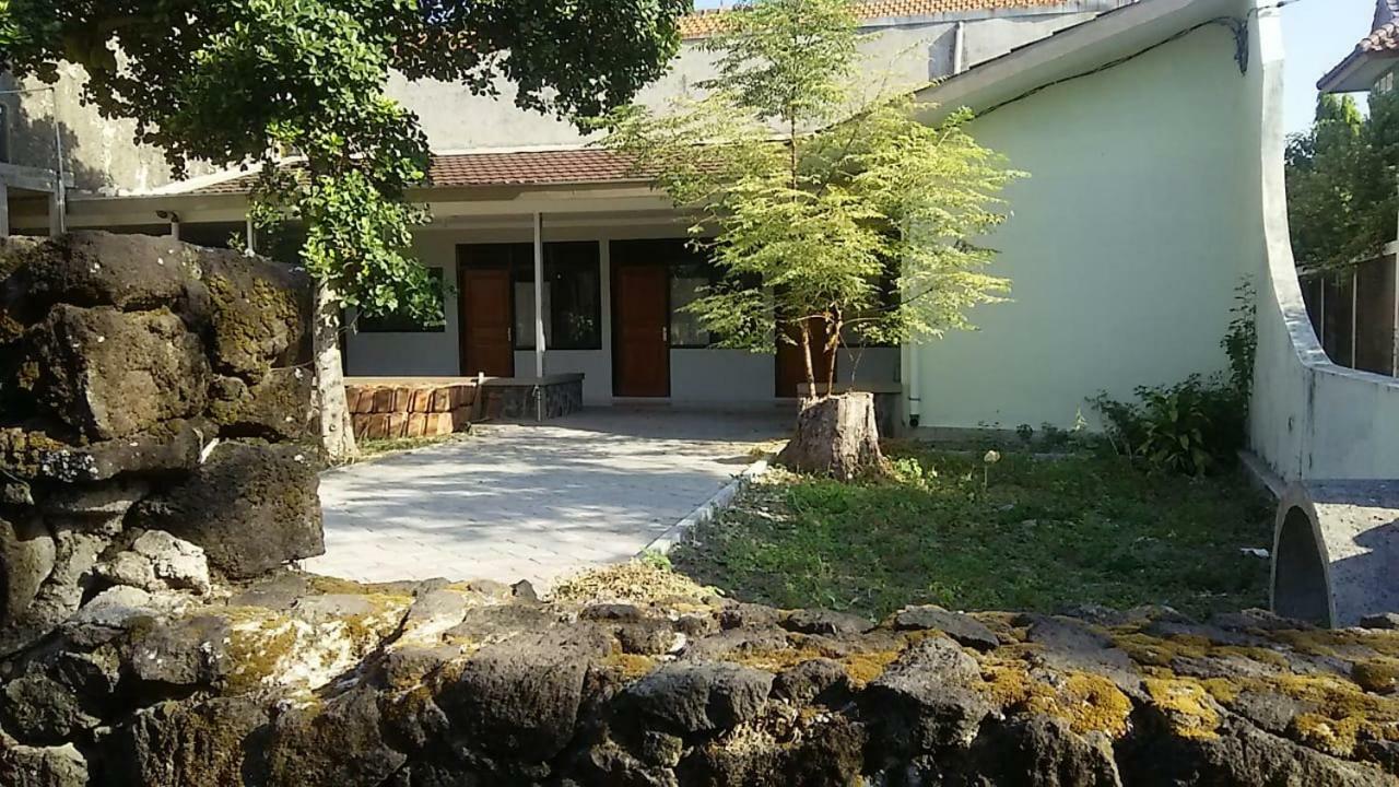 Apartamento Srikaloka 12 Kostel - For Female And Couple Yogyakarta Exterior foto